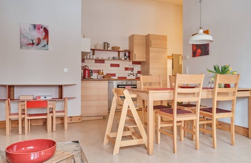 Schwerin Apartment | Oceanfront Retreat - Ferienwohnung rot on a Biofarm