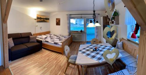 Lechbruck Apartment | Family-Friendly Retreat at Ferienwohnung Ruhepol - Rated 8.8