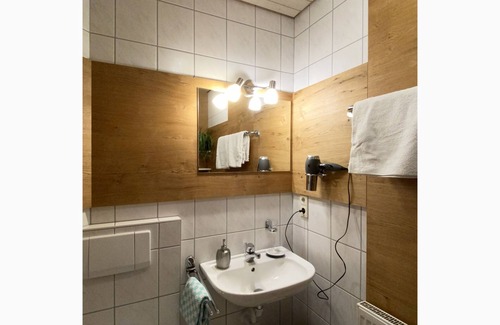 Wolpadingen Apartment | Cozy Ferienwohnung Süd with Kitchen & 10/10 Guest Rating