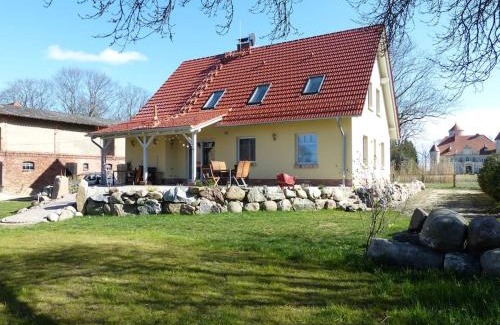 Stolpe Apartment | Discover Ferienwohnung Schlossblick: Ideal for Families
