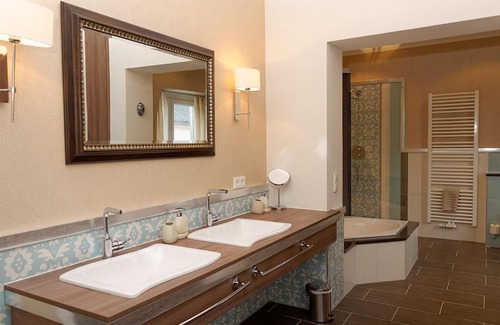 Orscholz Apartment | Top-Rated Ferienwohnung Saarlandblick with Breakfast & Accessibility