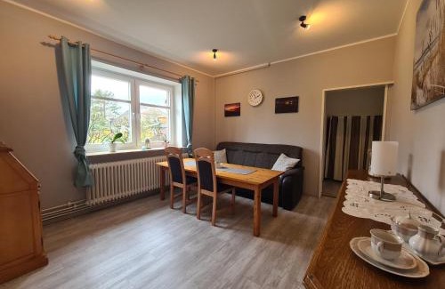 Nordleda Apartment | Cozy Ferienwohnung Sabrina: Poolside Retreat for Families