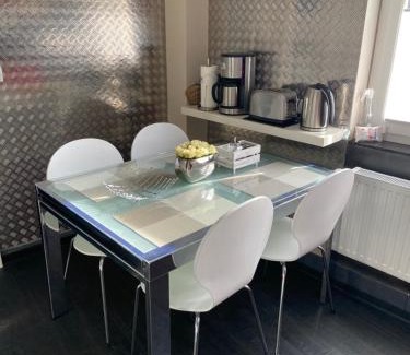 Schonebeck Apartment | Pet-Friendly Retreat at Ferienwohnung Sarah for Families