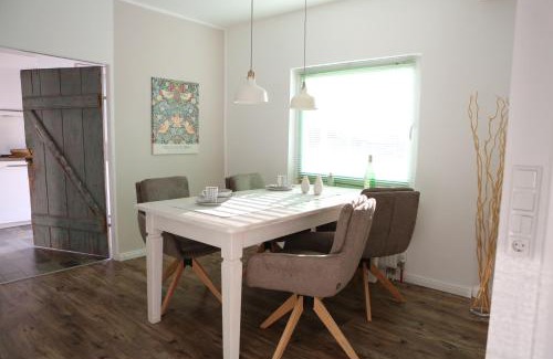 Klein Hove Apartment | Riverside Retreat: Family-Friendly Ferienwohnung "Schönes Leben"