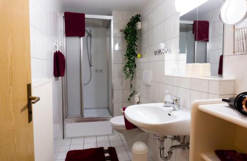 Peissenberg Apartment | Beautiful Ferienwohnung Schießl - Family-Friendly Retreat