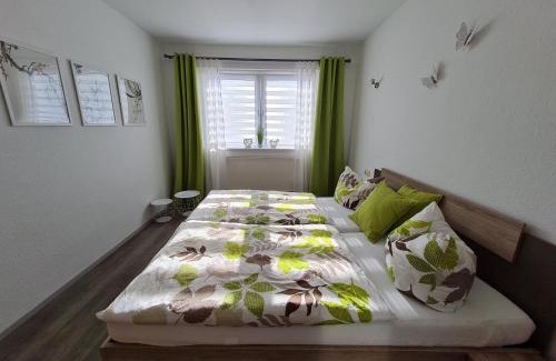 Burgk Apartment | Beautiful Ferienwohnung Schloss Burgk: Pet-Friendly Retreat