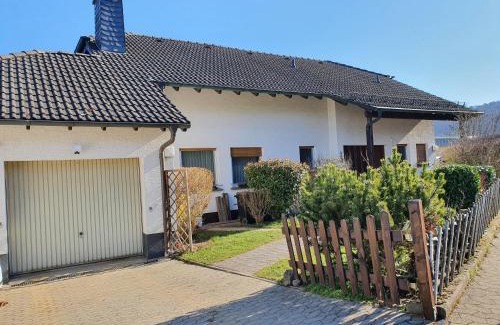 Bad Breisig Apartment | Pet-Friendly Ferienwohnung Schlossblick with Ocean Views
