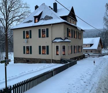 Joehstadt Apartment | Family-Friendly Ferienwohnung Schmalzgrube with 9.5/10 Rating