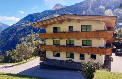 Brandberg Apartment | Top-Rated Family Retreat at Ferienwohnung - Schmirnerhof