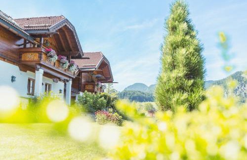 St. Gilgen Apartment | Relax at Ferienwohnung Schossleitner by Wolfgangsee - 4 Stars