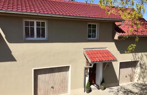 Groskoschen Apartment | Pet-Friendly Ferienwohnung Schwalbennest-Großkoschen Retreat