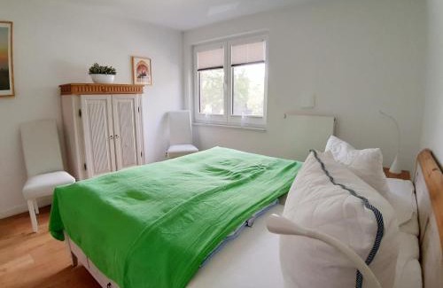 Juliusruh Apartment | Cozy Ferienwohnung Schwalbennest with Oceanfront Views