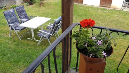 Gasseldorf Apartment | Oceanfront Retreat: Ferienwohnung Schwarz, Rated 9.1/10