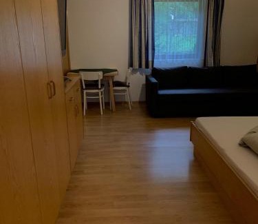 Lanersbach Apartment | Welcoming Ferienwohnung Schweng: Pet-Friendly Retreat