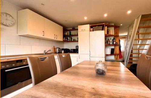 Dobin am See Cabin | Discover Ferienwohnung Seeblick: Family & Pet-Friendly Retreat
