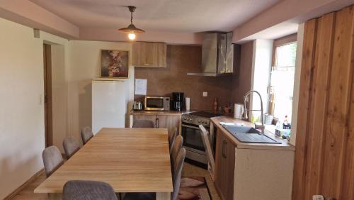 Barental Apartment | Family-Friendly Retreat at Ferienwohnung Seeblick Nr 1