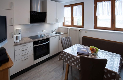 Tettnang Apartment | Stunning Ferienwohnung Seeblick with Balcony & Breakfast