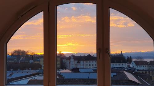 Petershausen-West Apartment | Inviting Ferienwohnung Seeblick Maisonette for Your Stay