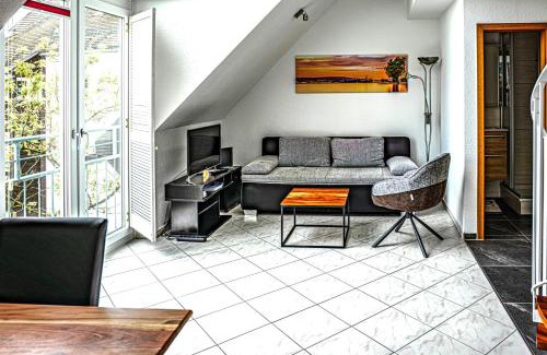 Petershausen-West Apartment | Inviting Ferienwohnung Seeblick Maisonette for Your Stay
