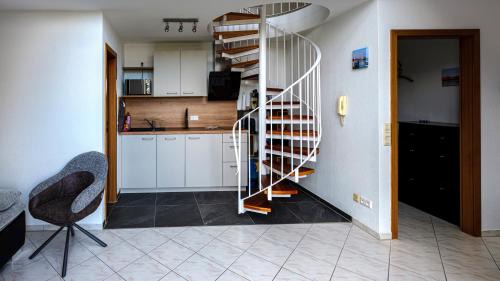Petershausen-West Apartment | Inviting Ferienwohnung Seeblick Maisonette for Your Stay
