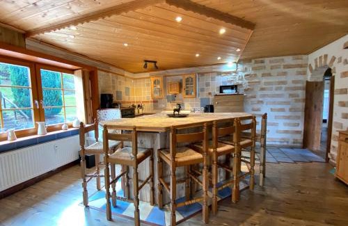 Barental Apartment | Pet-Friendly Family Retreat at Ferienwohnung Seeblick Nr 2