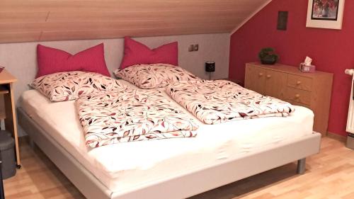 Waldbuttelbrunn Apartment | Oceanfront Ferienwohnung Seegarten: Rated 9/10 by Guests