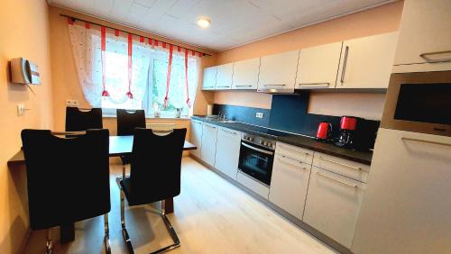 Dittelstedt Apartment | Family-Friendly Ferienwohnung Seegraben with 9.6/10 Rating