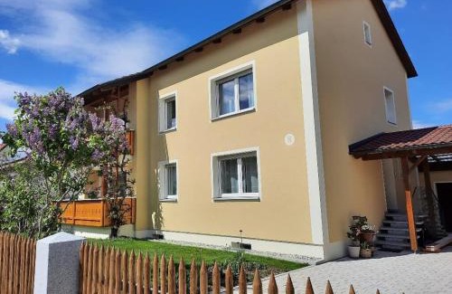 Wackersdorf Apartment | Guest Rated 9.3: Family-Friendly Ferienwohnung Seenglück