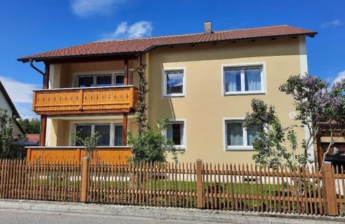 Wackersdorf Apartment | Guest Rated 9.3: Family-Friendly Ferienwohnung Seenglück