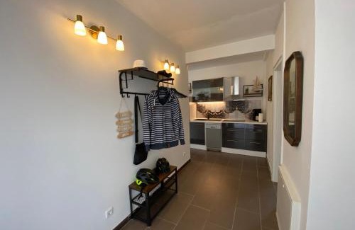 Mucheln Apartment | Inviting Ferienwohnung "Seeperle" with Oceanfront Views