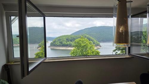 Rurberg Apartment | Discover Ferienwohnung Seerandweg: Child-Friendly Retreat