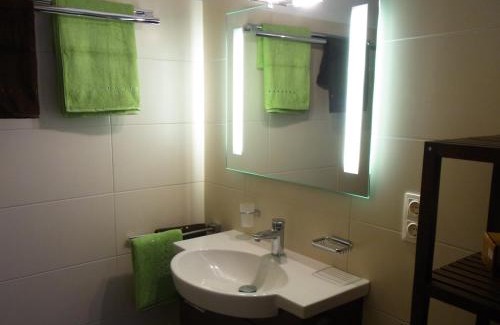 Leutzmannsdorf Apartment | Guest Rated 9.7: Family-Friendly Ferienwohnung Siloblick