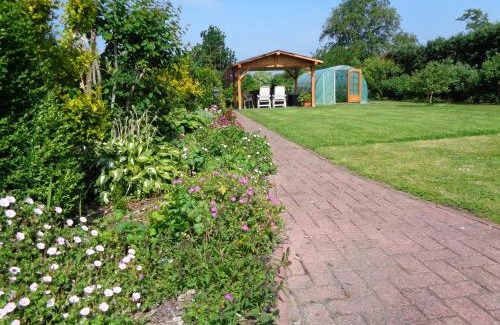 Westerholt Apartment | Welcoming Ferienwohnung Simmering: Family-Friendly Retreat