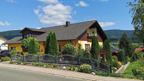 Gleissenberg Apartment | Cozy Family-Friendly Retreat in Gleißenberg, Bayern