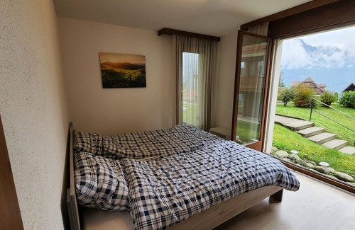 Ruetli Apartment | Pet-Friendly Ferienwohnung Solohike by Lake Vierwaldstätter