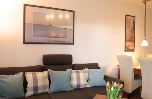 Wurster Nordseekuste Apartment | Oceanfront Retreat at Ferienwohnung Sonnenbogen
