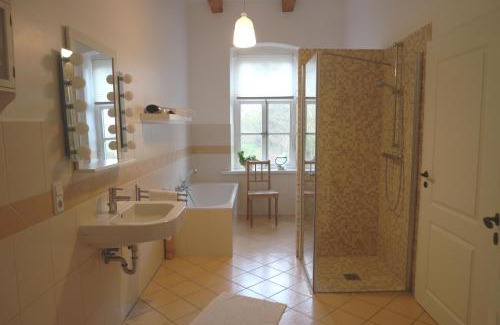 Visquard Apartment | Welcoming Ferienwohnung Sonne: Family and Pet Friendly Stay