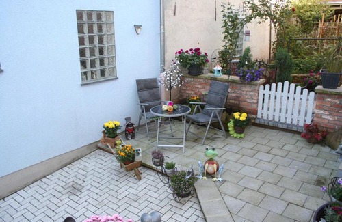 Edesheim Apartment | Pet-Friendly Spatzennest: Family Retreat in Edesheim