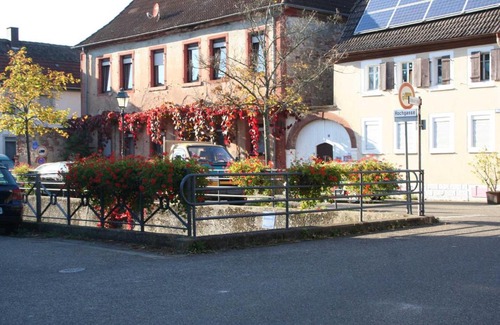 Edesheim Apartment | Pet-Friendly Spatzennest: Family Retreat in Edesheim