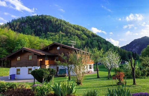 Marktschellenberg Apartment | Family-Friendly Ferienwohnung Steinlehen with Spa Amenities