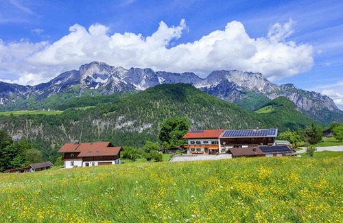 Marktschellenberg Apartment | Family-Friendly Ferienwohnung Steinlehen with Spa Amenities
