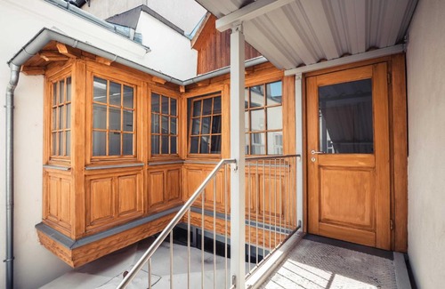 Sankt Polten Apartment | Family-Friendly Ferienwohnung St. Pölten at Rathausplatz