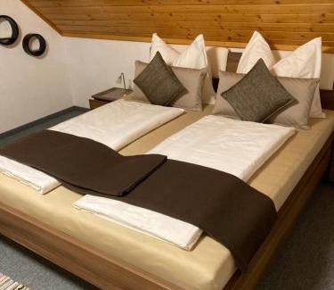 Doebriach Apartment | Oceanfront Ferienwohnung Steinwender with 10/10 Guest Rating