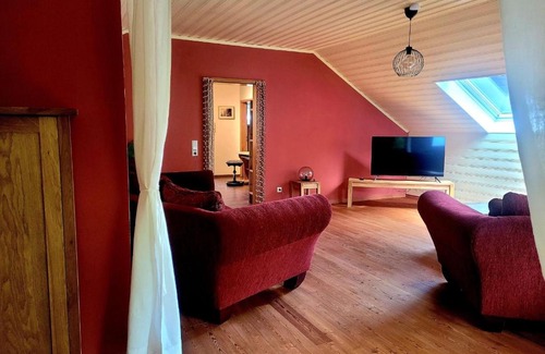 Schmißberg Apartment | Child-Friendly Getaway at Ferienwohnung Storchennest
