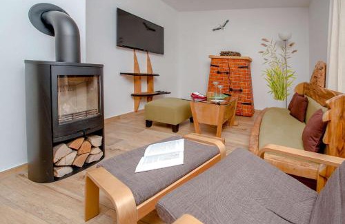 Neuendorf Apartment | Guest Favorite: Ferienwohnung Storchennest - Pet & Child Friendly