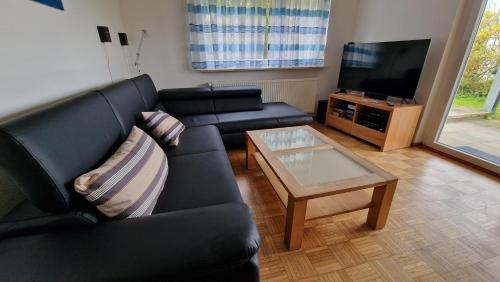 Bechlingen Apartment | Premier Oceanfront Stay at Ferienwohnung Stryck
