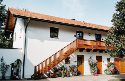Haarbach Apartment | Family-Friendly Ferienwohnung Stuiber with 9.4/10 Rating