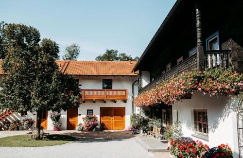 Haarbach Apartment | Family-Friendly Ferienwohnung Stuiber with 9.4/10 Rating