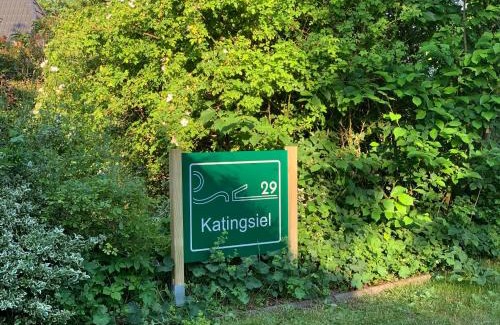 Katingsiel Apartment | Guest Rated 10/10: Ferienwohnung Suederbootfahrt Awaits
