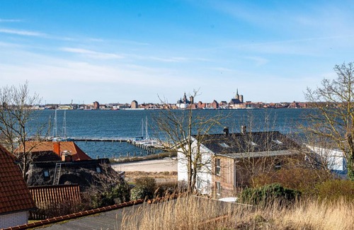 Altefaehr Apartment | Oceanfront Retreat at Ferienwohnung Sundüberblick - 9/10 Rated